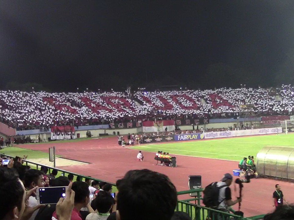 Boaz Takjub dengan Suporter di Stadion Manahan Solo