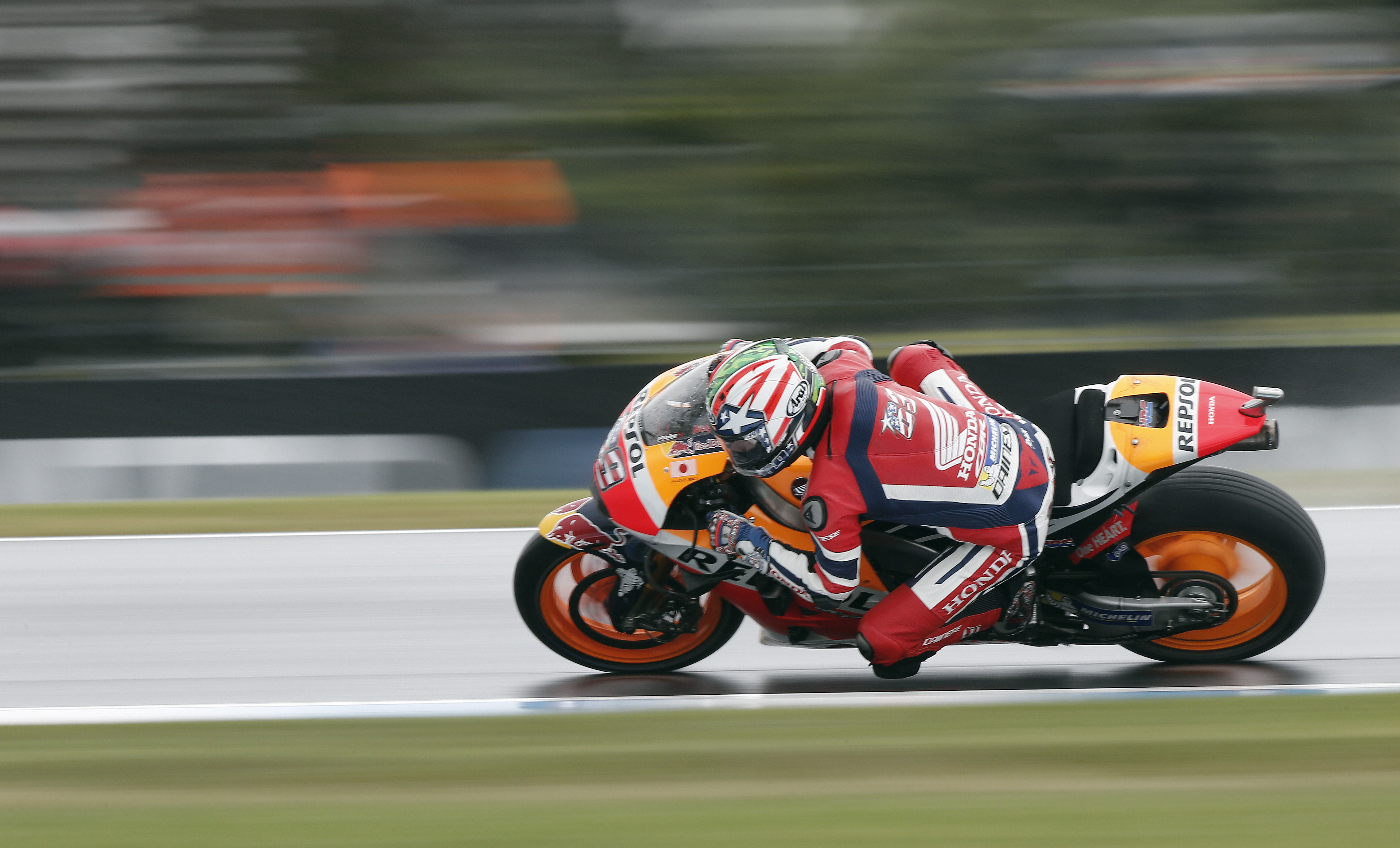 Nicky Hayden Debut dengan Repsol Honda di Phillip Island