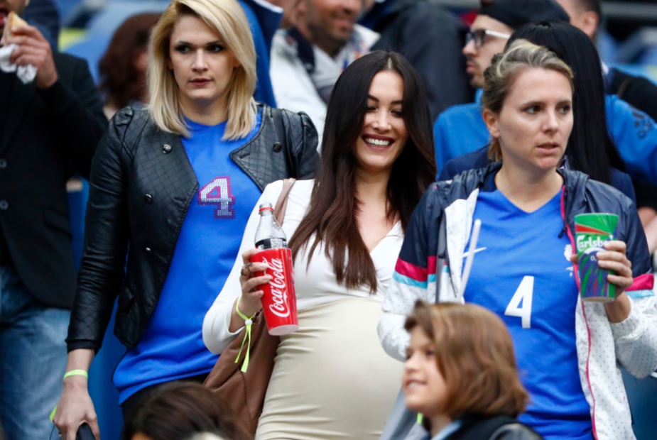 Pesona Istri dan Kekasih Penggawa Prancis di Tribun Stadion
