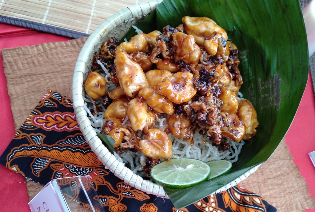 Menyantap Menu Nusantara Dengan Suasana Pedesaan Di Cikarang