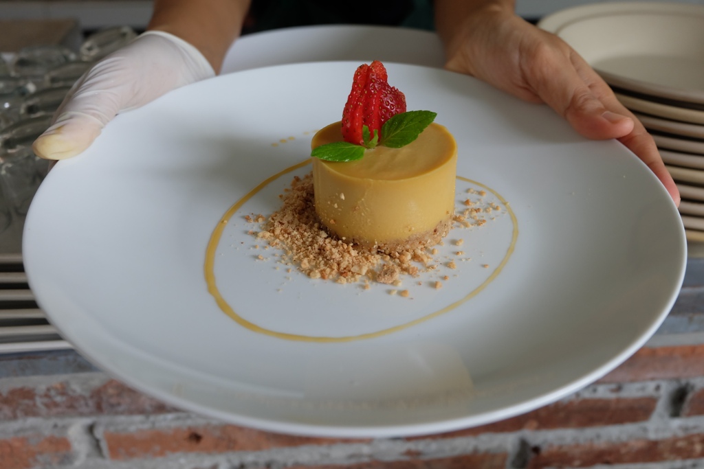 Menyantap Kuliner Sehat yang Menggugah Selera di Little Garden