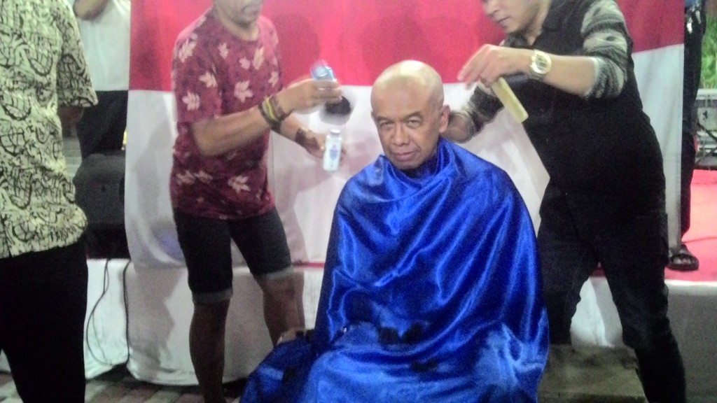 Tontowi/Liliyana Sabet Emas, Menpora Cukur Kumis dan Rambut