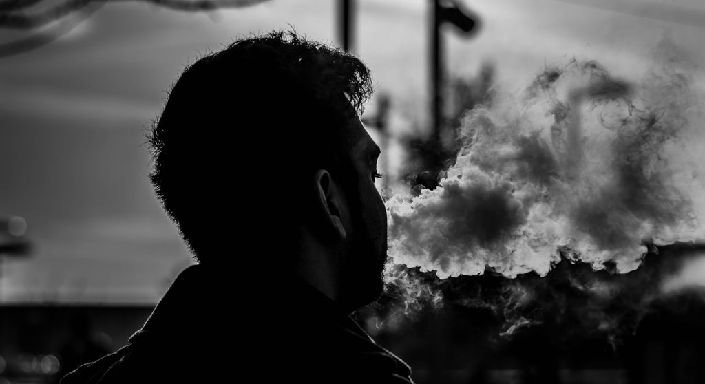 Bahaya Kesehatan di Balik Rokok Elektrik