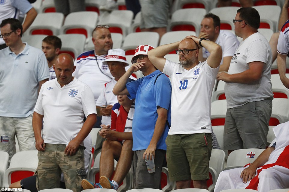 Tangis Suporter Usai Inggris Dikandaskan Islandia