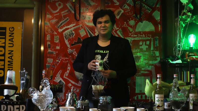 <i>Ngopi</i> Asyik Dikelilingi Barang Antik