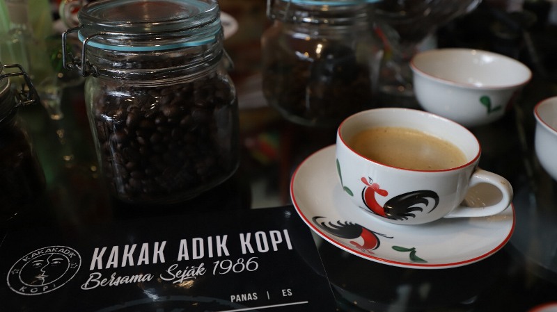 <i>Ngopi</i> Asyik Dikelilingi Barang Antik