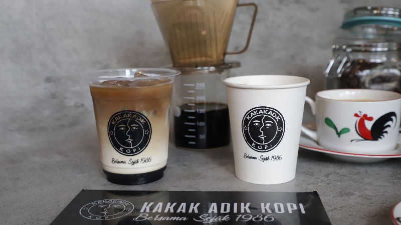 <i>Ngopi</i> Asyik Dikelilingi Barang Antik