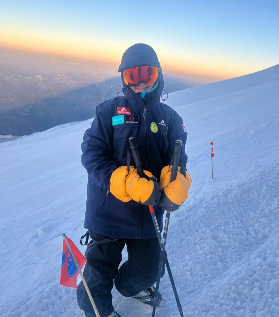 Cerita Khansa dan Ayah saat Pendakian ke Puncak Gunung Elbrus