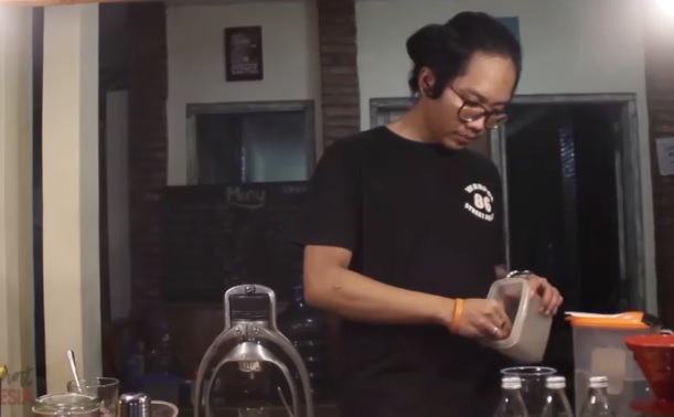 Keteguhan Ian Mempertahankan Kedai Kopi demi #BangkitDari Pandemi Covid-19