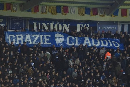 Ratusan 'Ranieri' Memenuhi Tribun saat Leicester Bungkam Liverpool