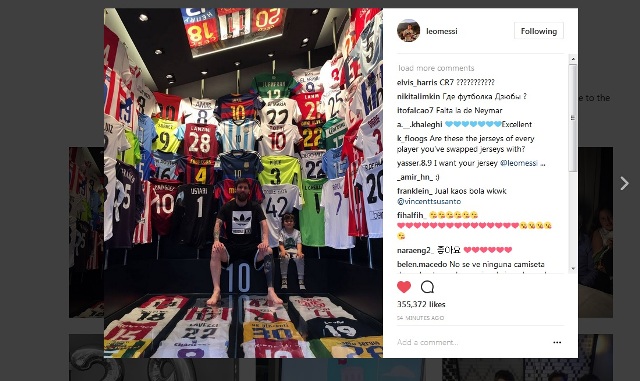 Lionel Messi Pamer Koleksi Jersey, Tak Ada Kepunyaan Ronaldo?