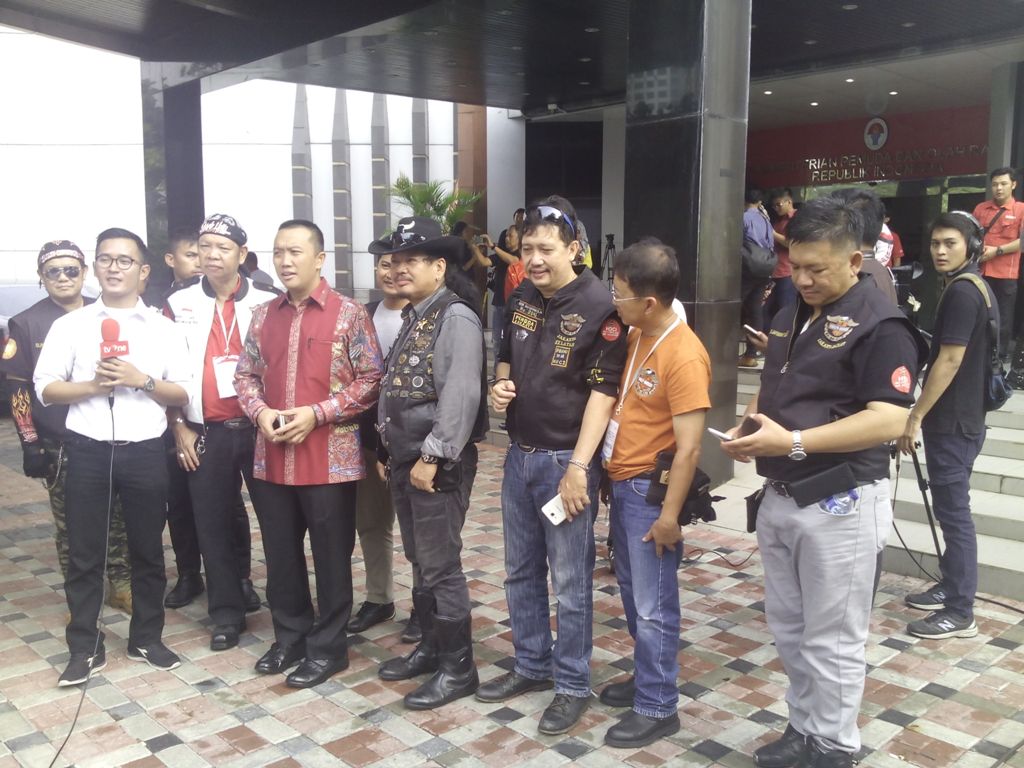 Komunitas Motor Gede dan Gojek Ikut Konvoi Owi/Butet