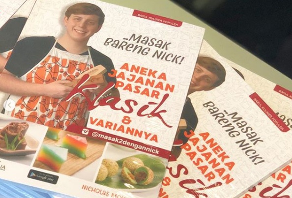 Si Bule yang Belajar Budaya Indonesia lewat Makanan