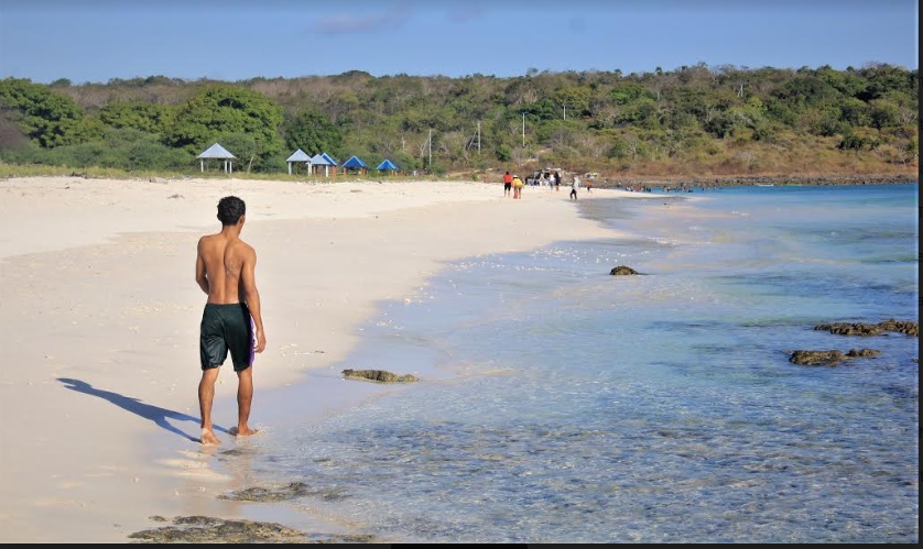 Pesona Pantai Oesina di Kupang Barat