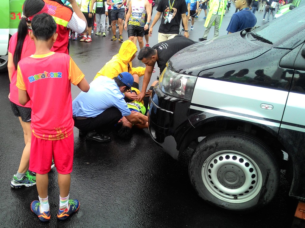 Peserta Asal Singapura Tertabrak Ambulans ketika Mengikuti Jakarta Marathon 2016