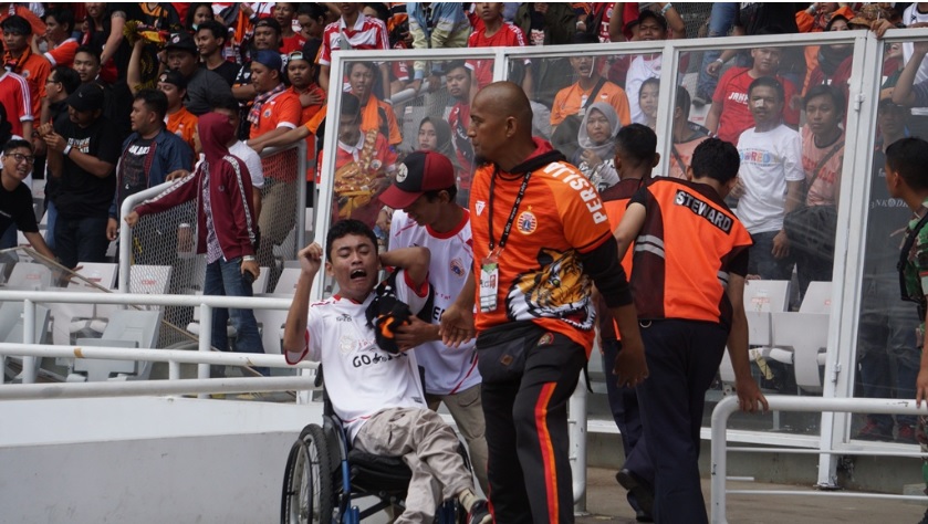 Simic Cetak Gol, Pagar Pembatas SUGBK Roboh