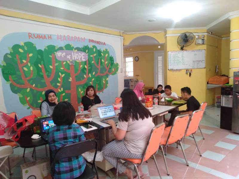 Merentang Asa di Rumah Harapan
