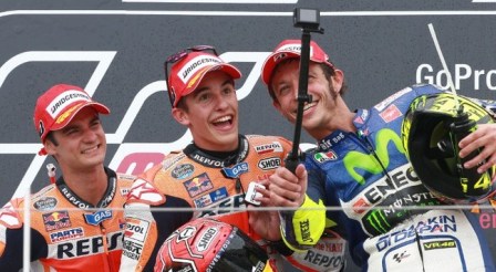 Persahabatan Rossi dengan Marquez Mungkin Hanya Jadi Kenangan   