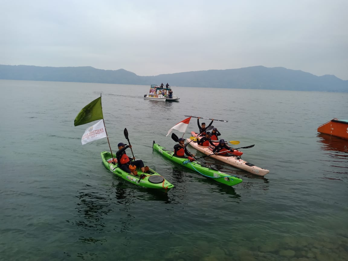Memperkenalkan Potensi Pariwisata Danau Toba lewat Ekspedisi Kayak