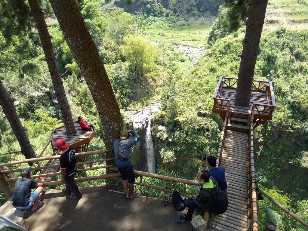 Menyusuri Pesona Air Terjun Kedung Kayang
