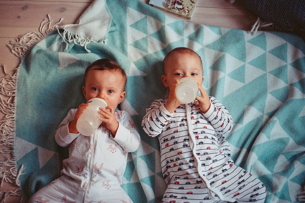 Cara Menidurkan Bayi Kembar