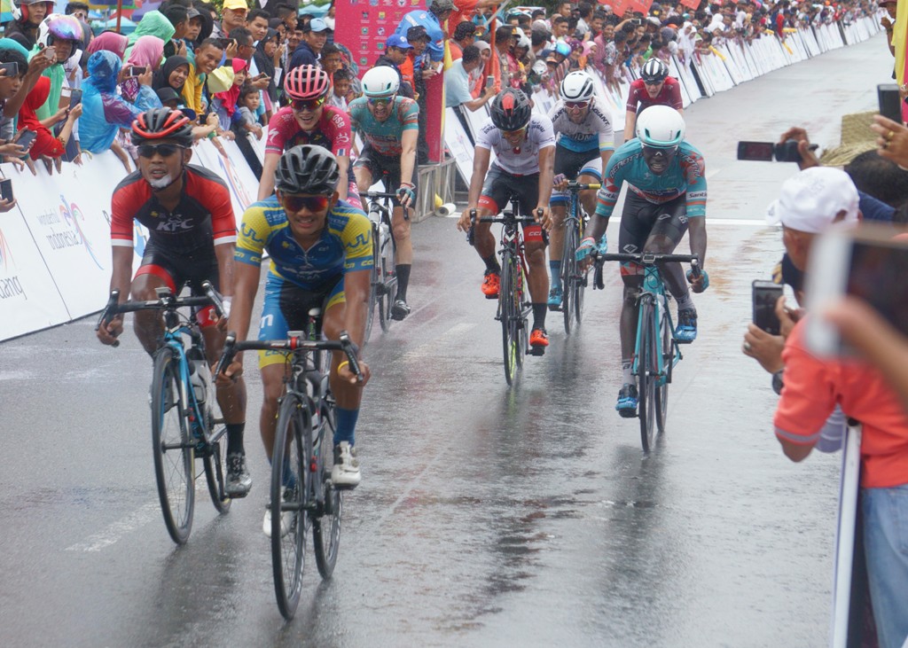 Pembalap Terbaik Indonesia Tahun Lalu Akhirnya Naik Podium TdS 2018