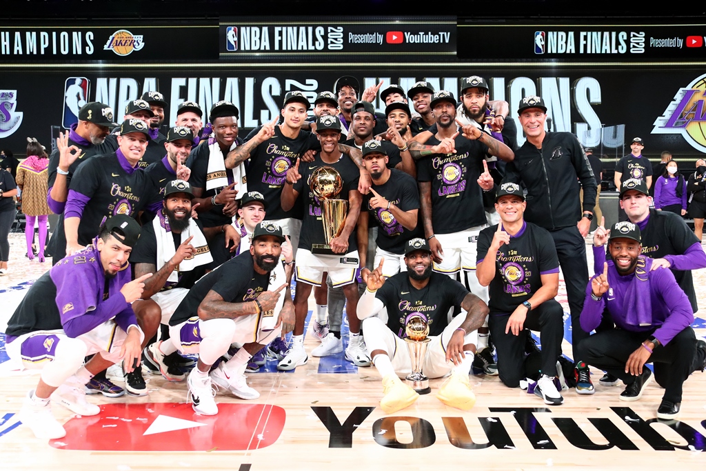 Kobe Bryant Pasti Tersenyum