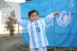 Keberuntungan Bocah Afghanistan, Dapat Jersey Asli Messi
