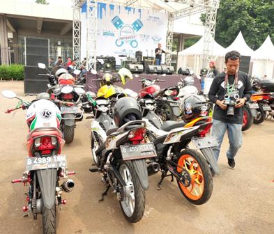 Komunitas Roda Dua Serbu MotoFest 2016