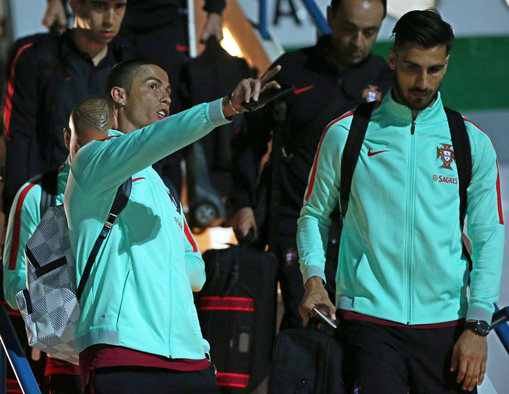 Dari Deco hingga Dybala, Ini 12 Pemain yang Merasakan Satu Tim dengan Ronaldo dan Messi