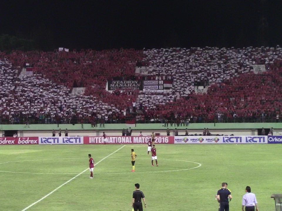Boaz Takjub dengan Suporter di Stadion Manahan Solo
