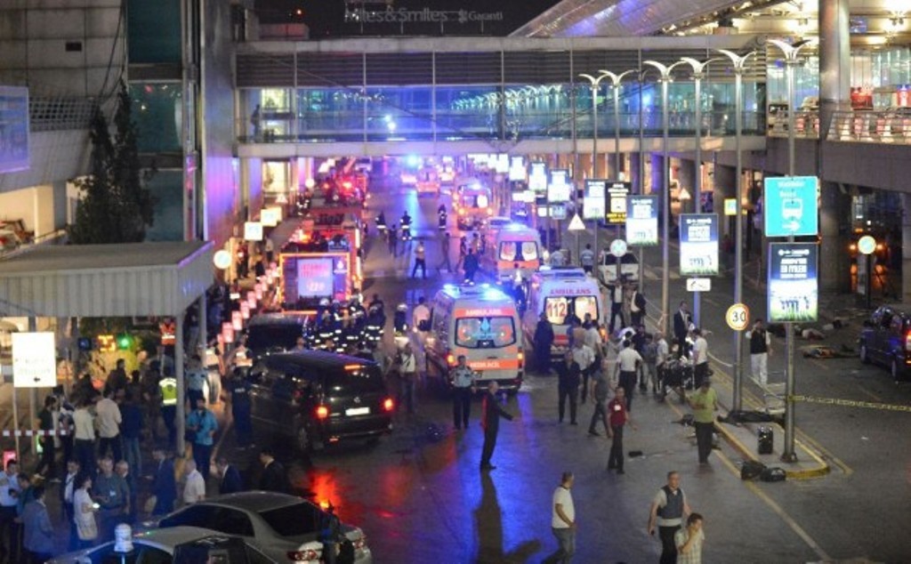 Bandara Turki Diserang, Pesawat Singapore Airlines Balik Arah