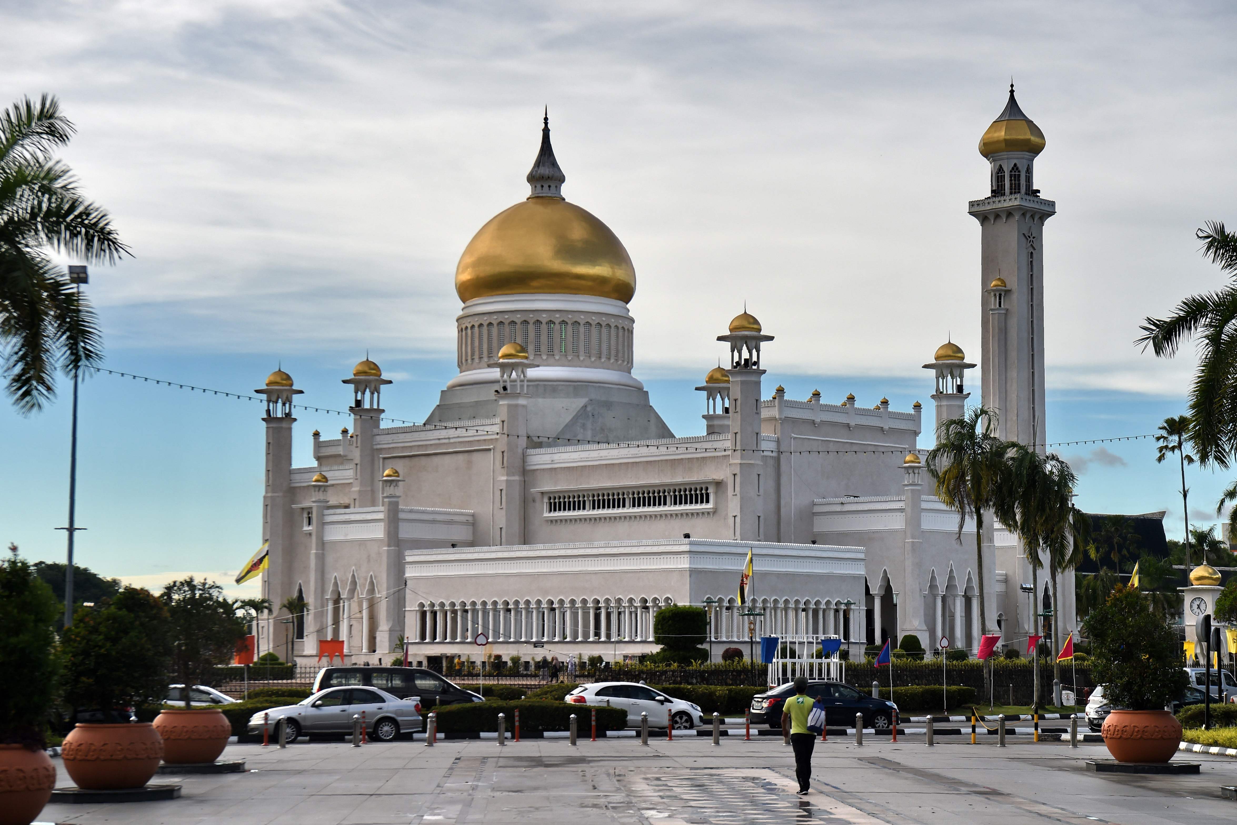 Bertabur Emas, Sultan Brunei Peringati 50 Tahun Pemerintahan