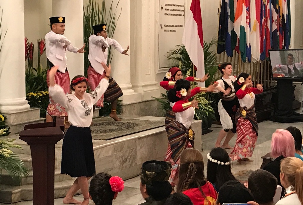 Pemuda Asing Mengenal Keragaman Indonesia dengan Beasiswa Seni
