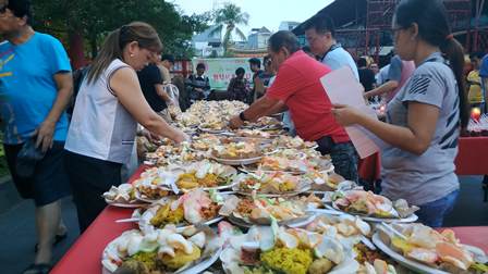 Semarak Buka Puasa di Vihara Dharma Bakti