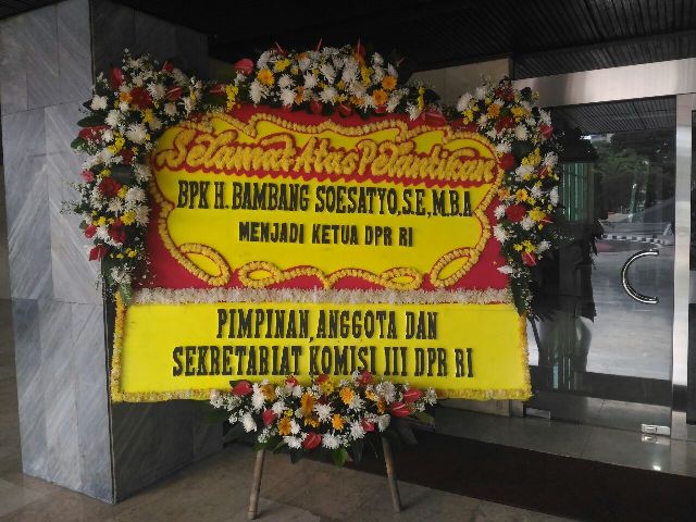 Karangan Bunga untuk `Ketua DPR` Bambang Soesatyo