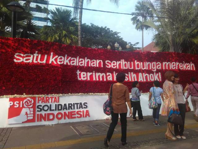 Balai Kota DKI `Dibanjiri` Karangan Bunga