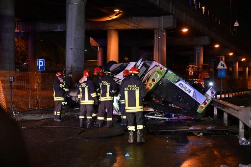 Bus Jatuh dari Jembatan di Italia, 21 Orang Dilaporkan Tewas