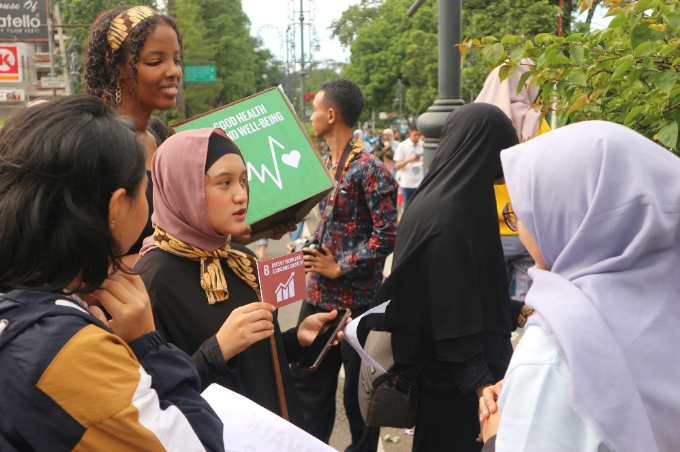 AIESEC Gelar Walk For Peace di Bandung