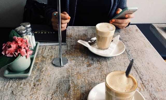 Studi: Generasi Milenial Habiskan Lebih dari Satu Jam Gunakan Aplikasi Kencan