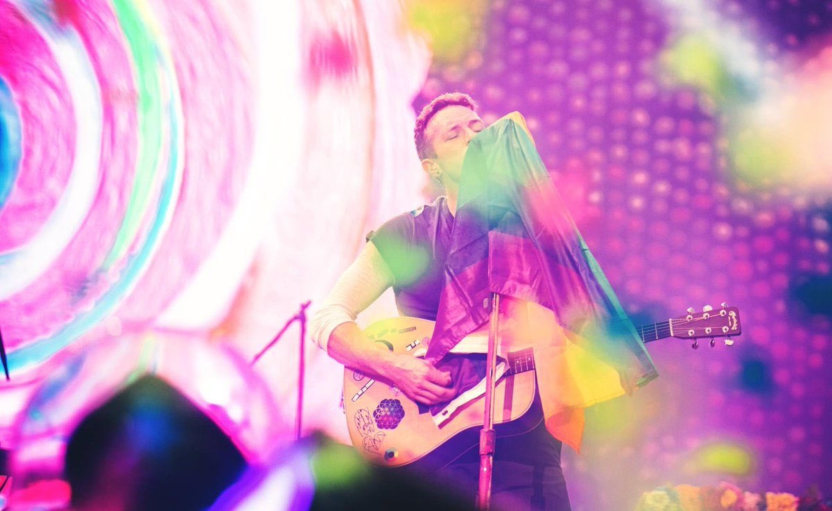 Kerap Pakai Atribut Pelangi saat Konser, Benarkah Coldplay Promosikan LGBT?
