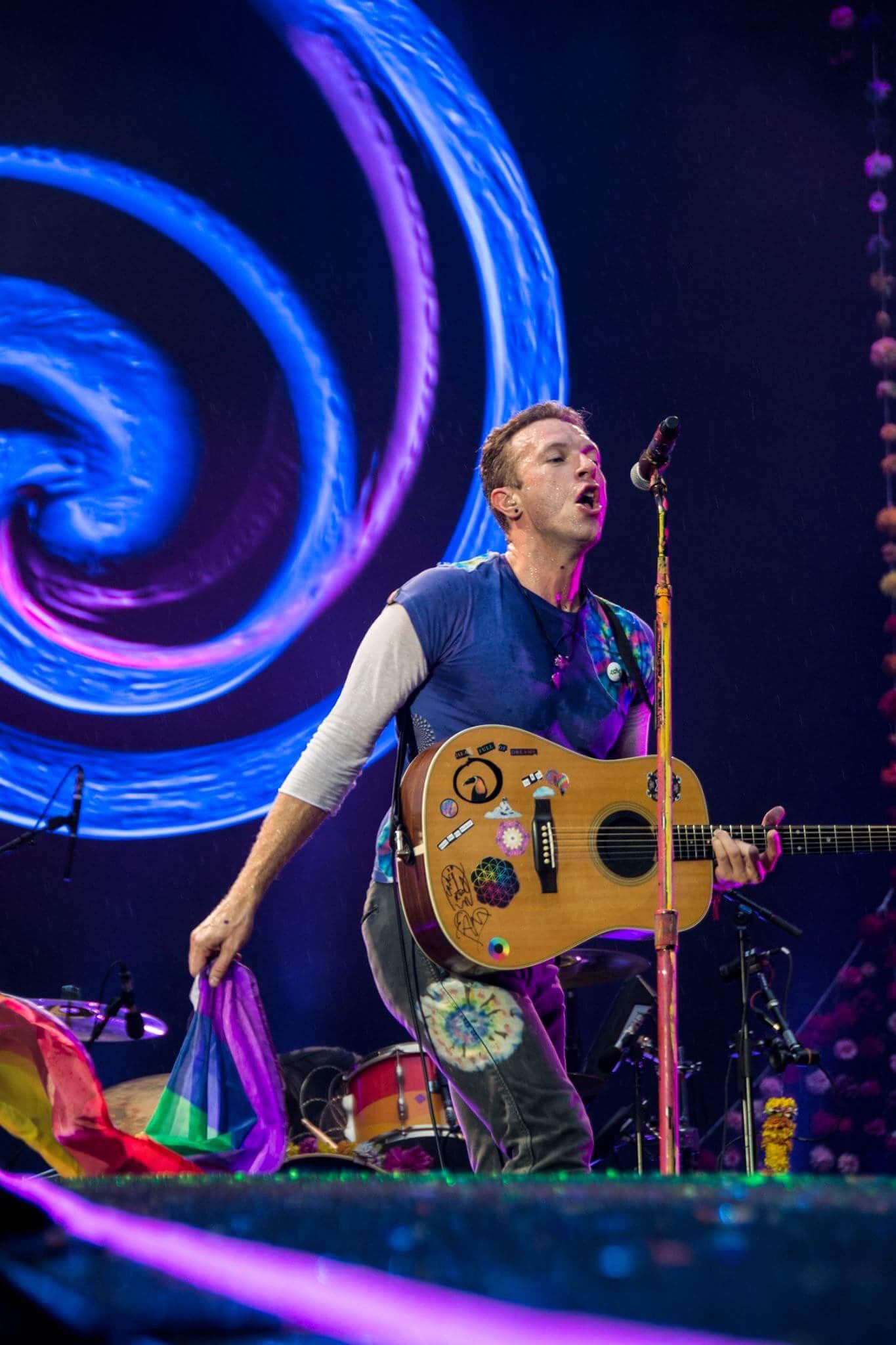 Kerap Pakai Atribut Pelangi saat Konser, Benarkah Coldplay Promosikan LGBT?