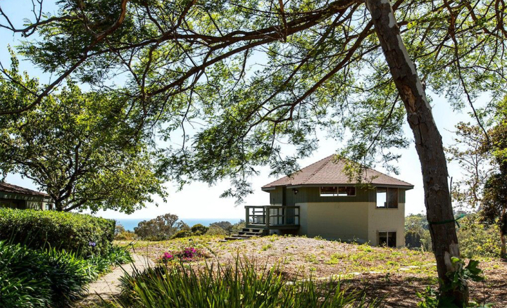Chris Martin Jual Malibu Playhouse Rp80 Miliar