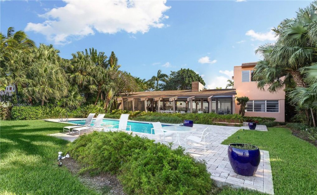 Cindy Crawford Beli Rumah Pantai Rp133 Miliar