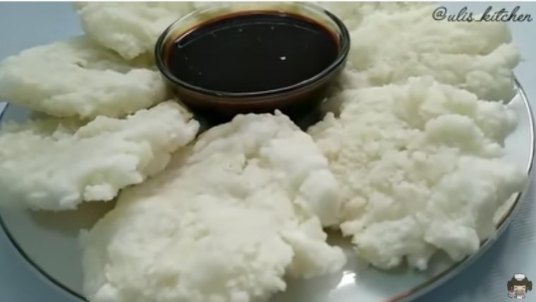 Cara membuat cireng mudah. Foto: Youtube Uli's Kitchen