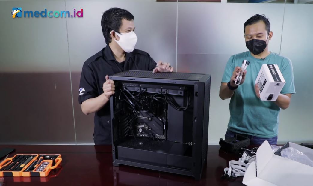 Merakit PC di Casing Corsair 5000D Airflow