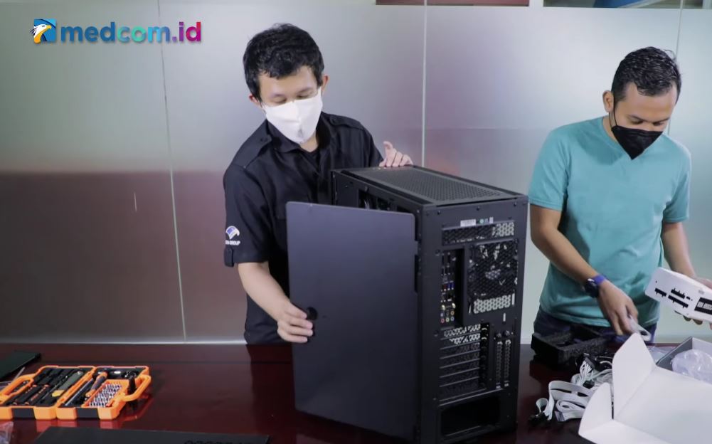 Merakit PC di Casing Corsair 5000D Airflow