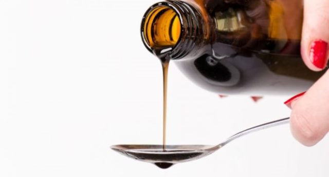 Apakah Sirup Obat Batuk Anda Dapat Menyebabkan Gigi Berlubang?