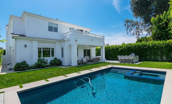 Rumah Serba Putih Dakota Fanning Dijual Rp39 Miliar