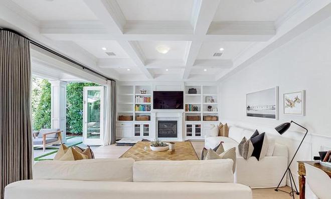 Dakota Fanning Beli Rumah Klasik Rp41,4 Miliar